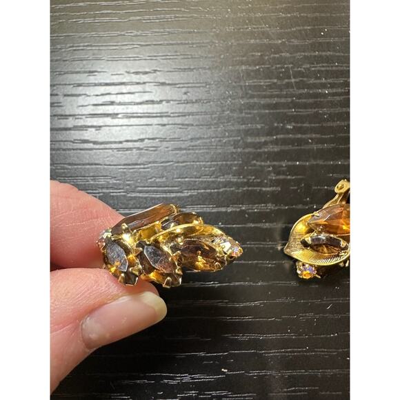 Vintage Weiss Signed Amber Rhinestone Gold Tone Floral Leaf Clip On Earrings - Picture 4 of 10